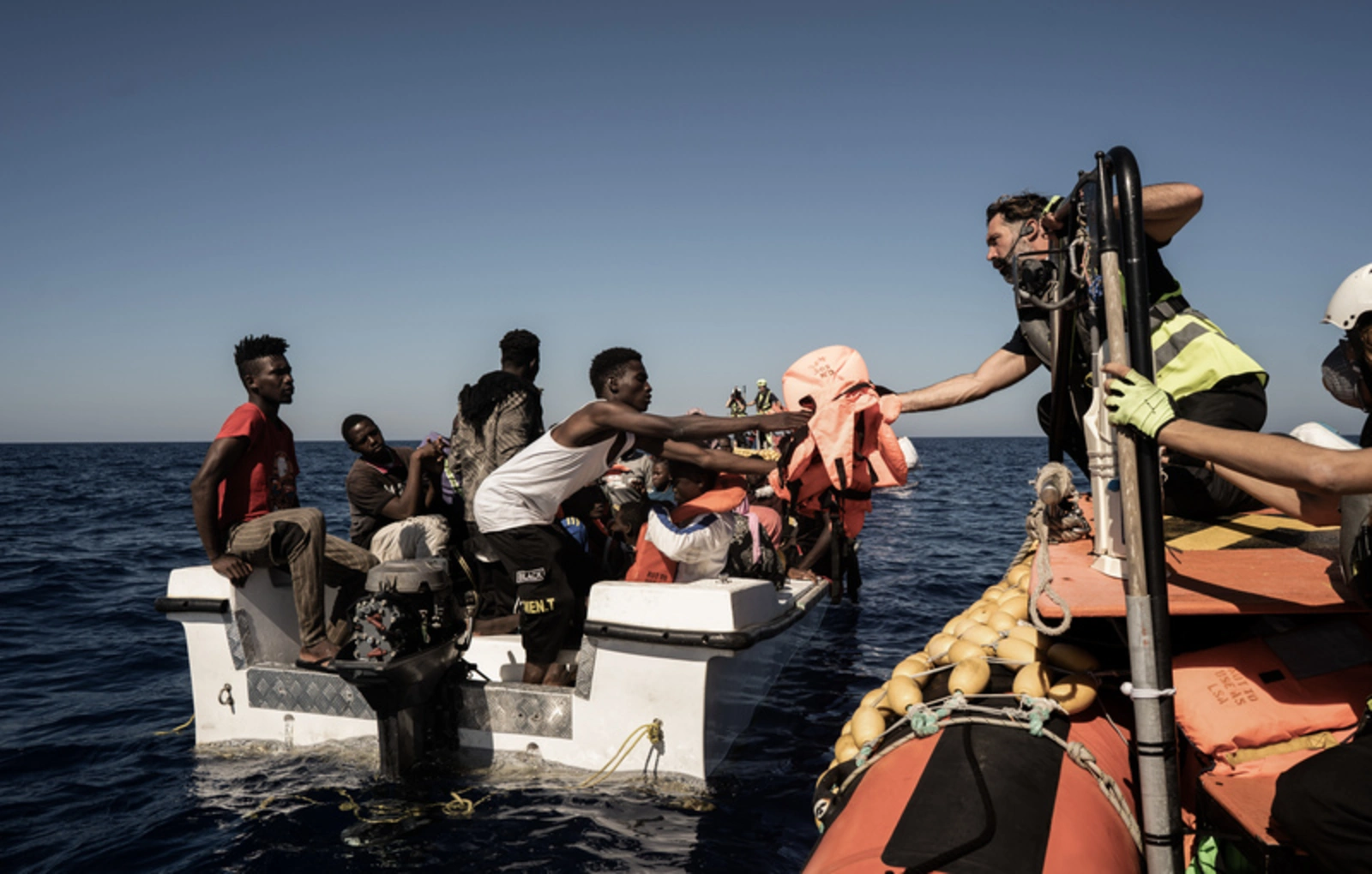 1 migrant dies, 25 rescued off Greek island