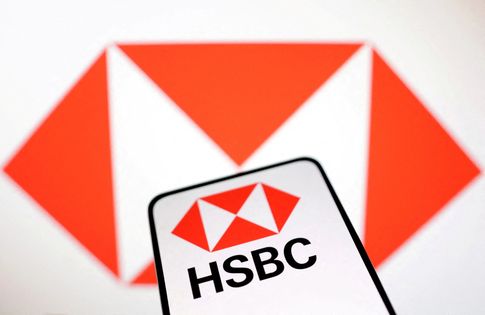 HSBC mulls up to US0mil cost-cutting plan, targeting senior roles