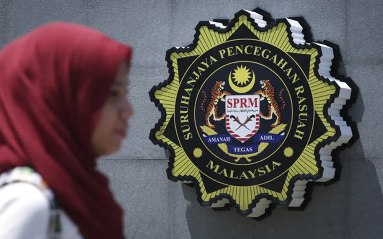 2 civil servants nabbed in Kelantan over RM10,000 bribe