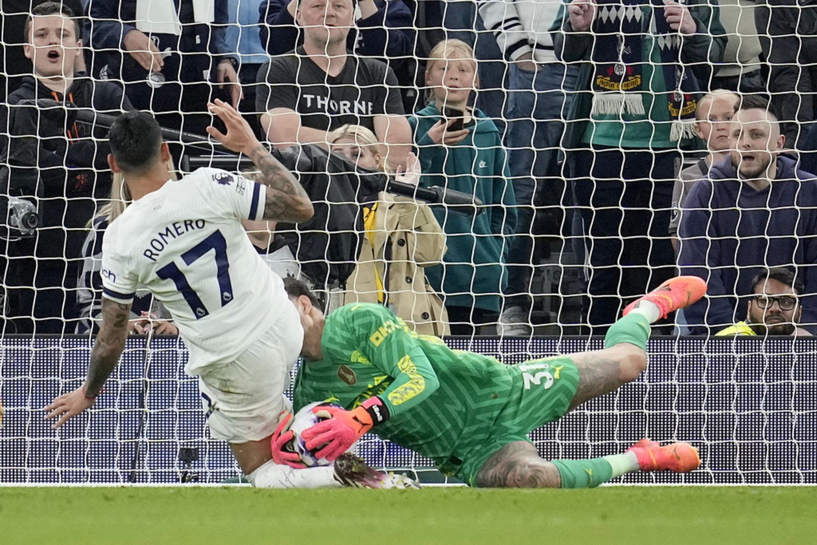 City keeper Ederson out for rest of season with eye injury