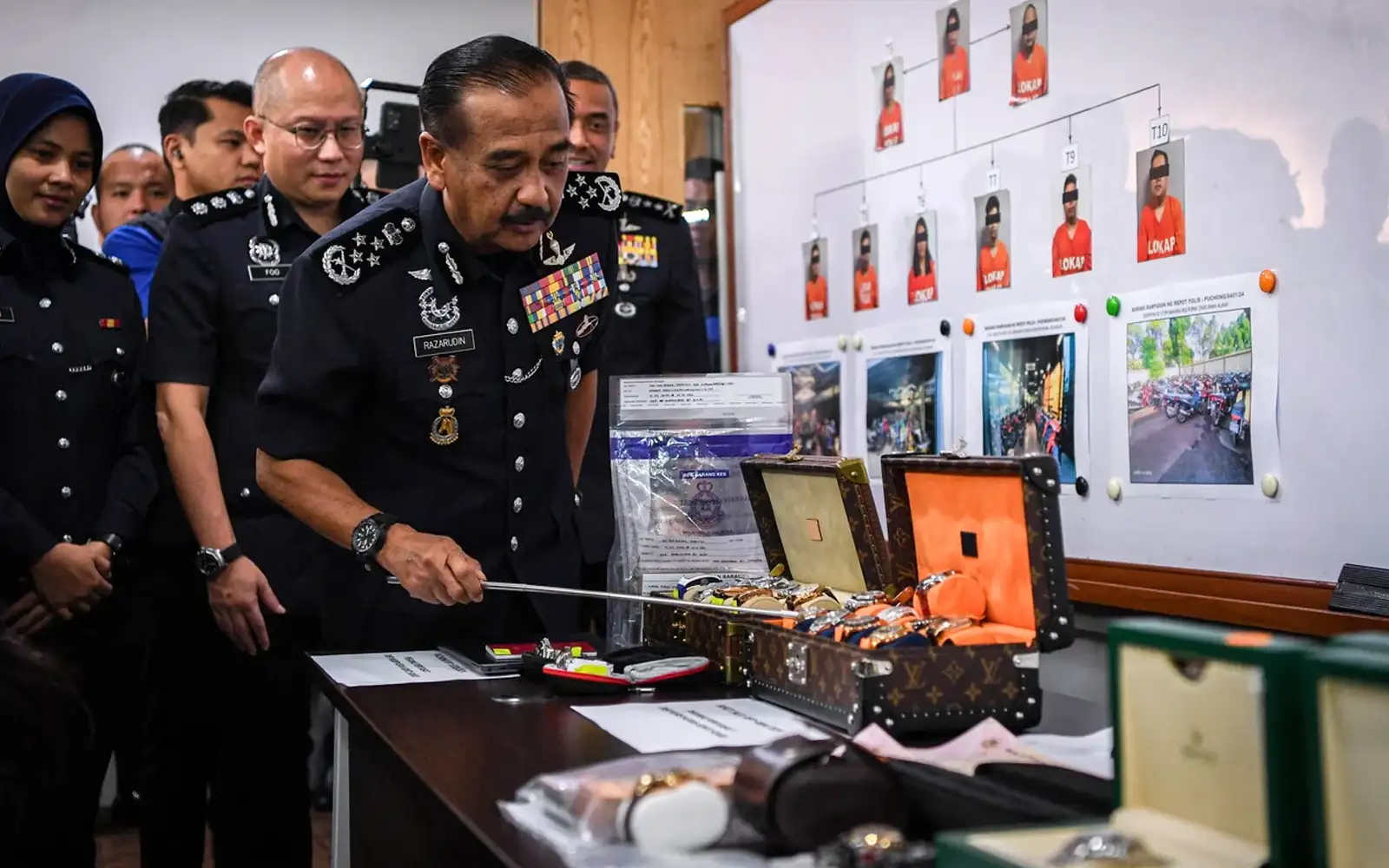 Sindiket Pelaburan Tumpas, Polis Rampas Kereta Mewah, Nombor Plat RM51 ...