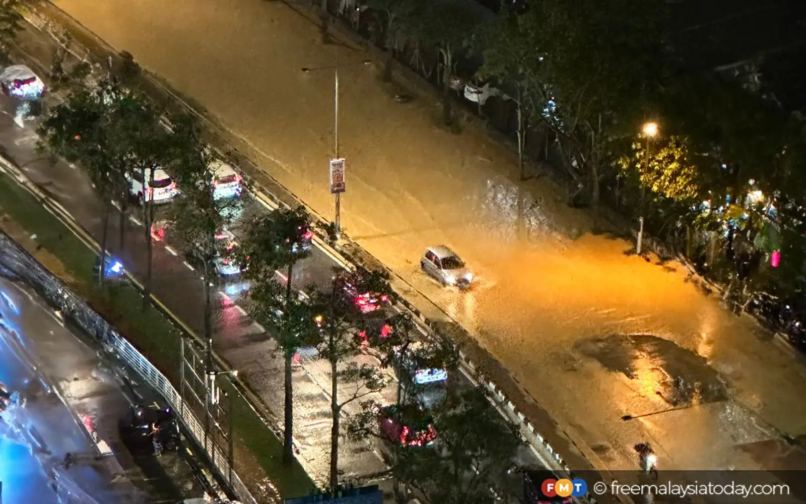 Flash Floods Hit Part Of Air Itam After Downpour | FMT