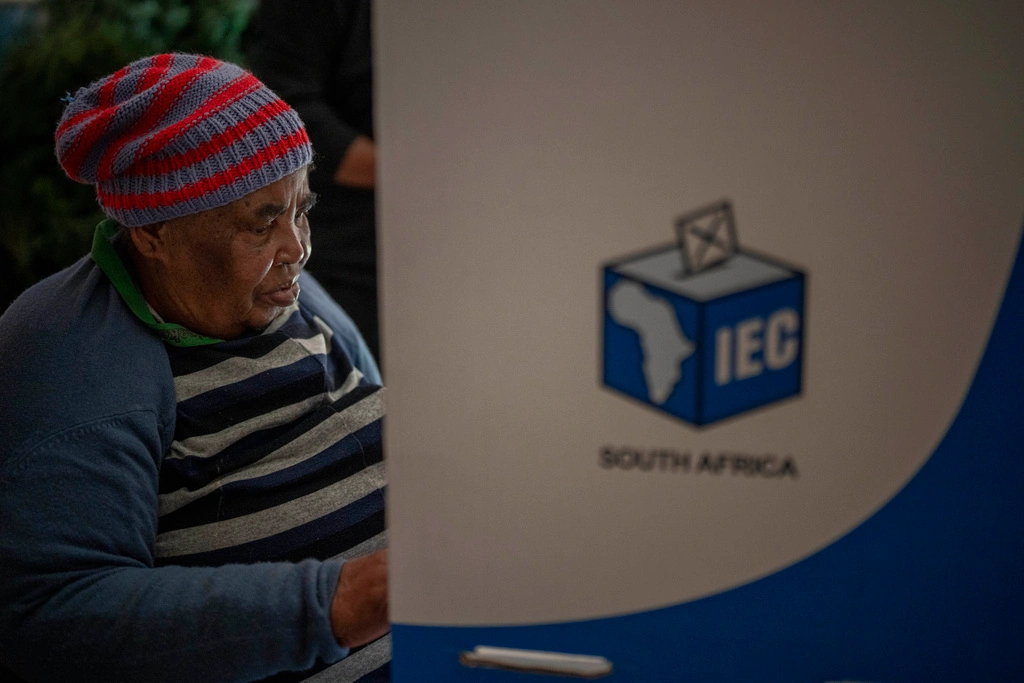 South Africans vote in most competitive election since end of apartheid