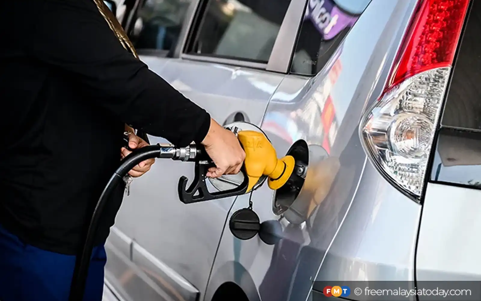 Ministry mulls allowing Brunei vehicles to pump RON95 in Miri