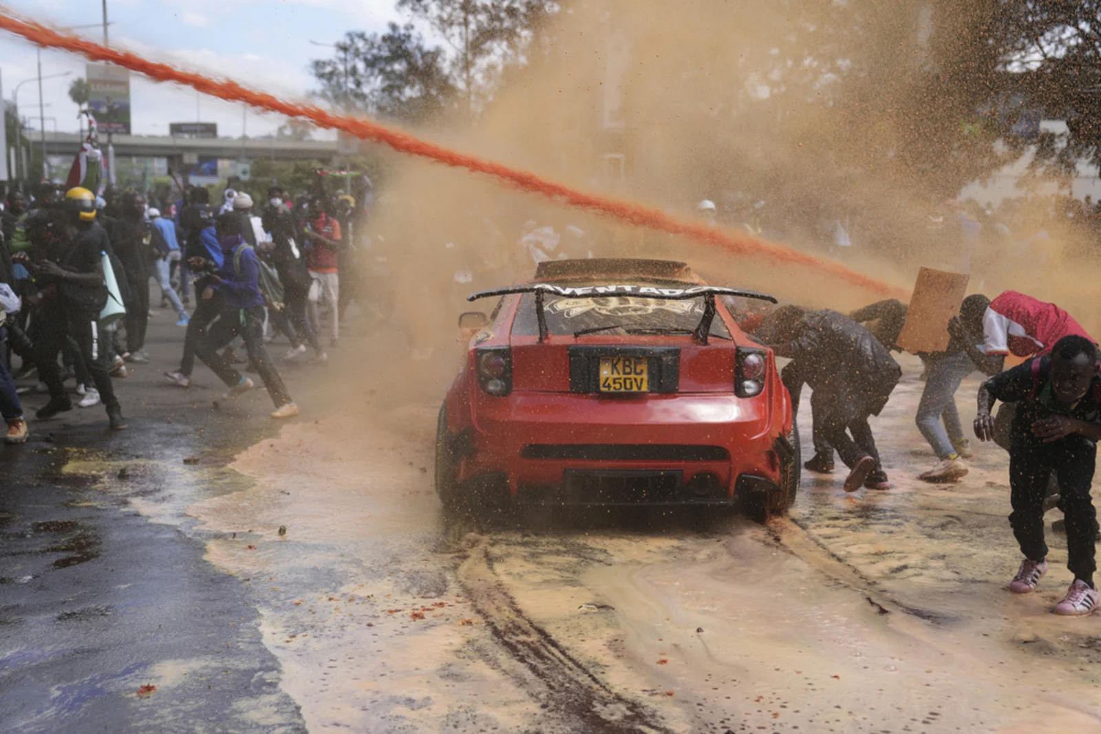 Polis tembak mati 10 penunjuk perasaan serbu Parlimen di Nairobi