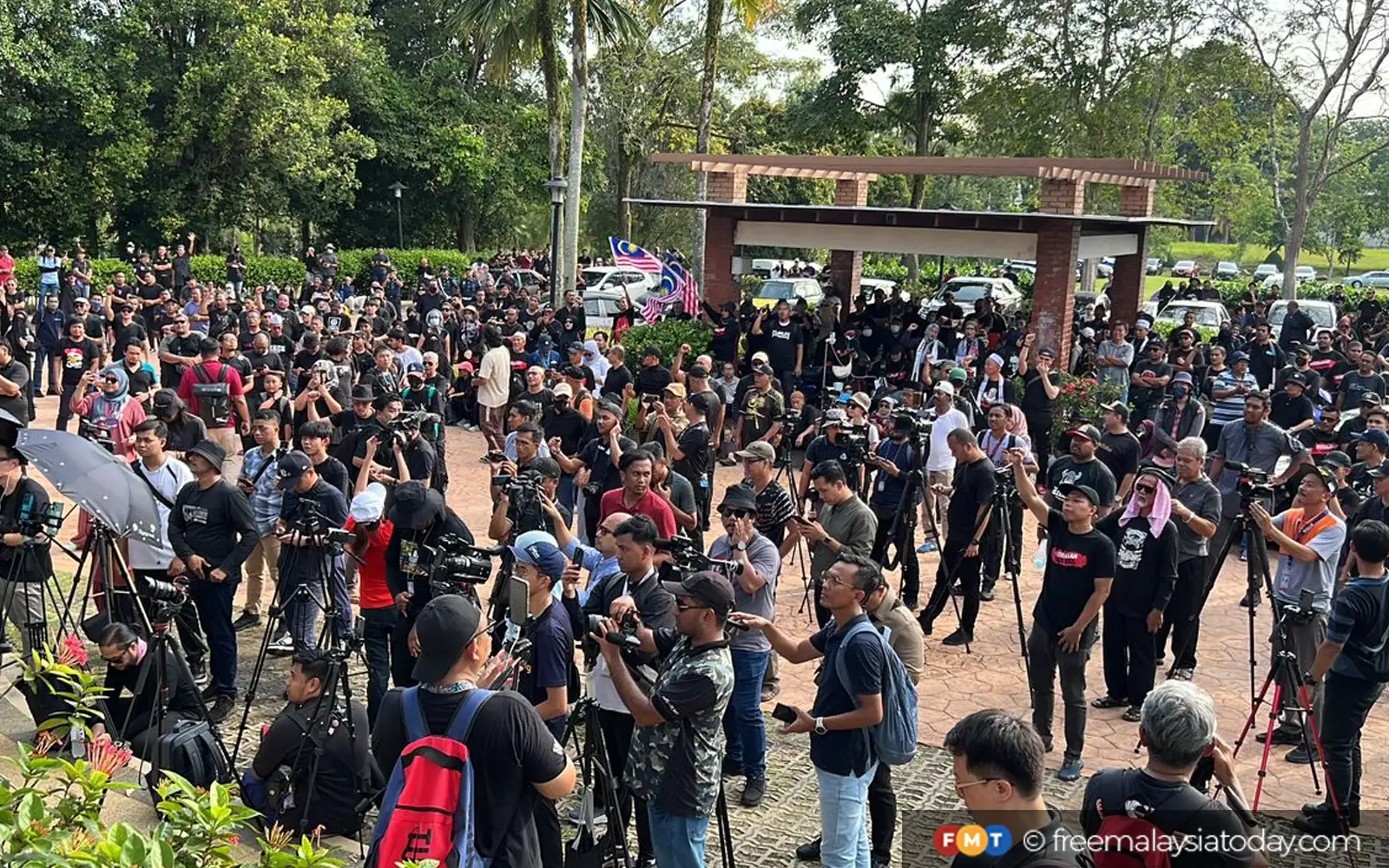 Cops to summon 12 over anti-Anwar rally