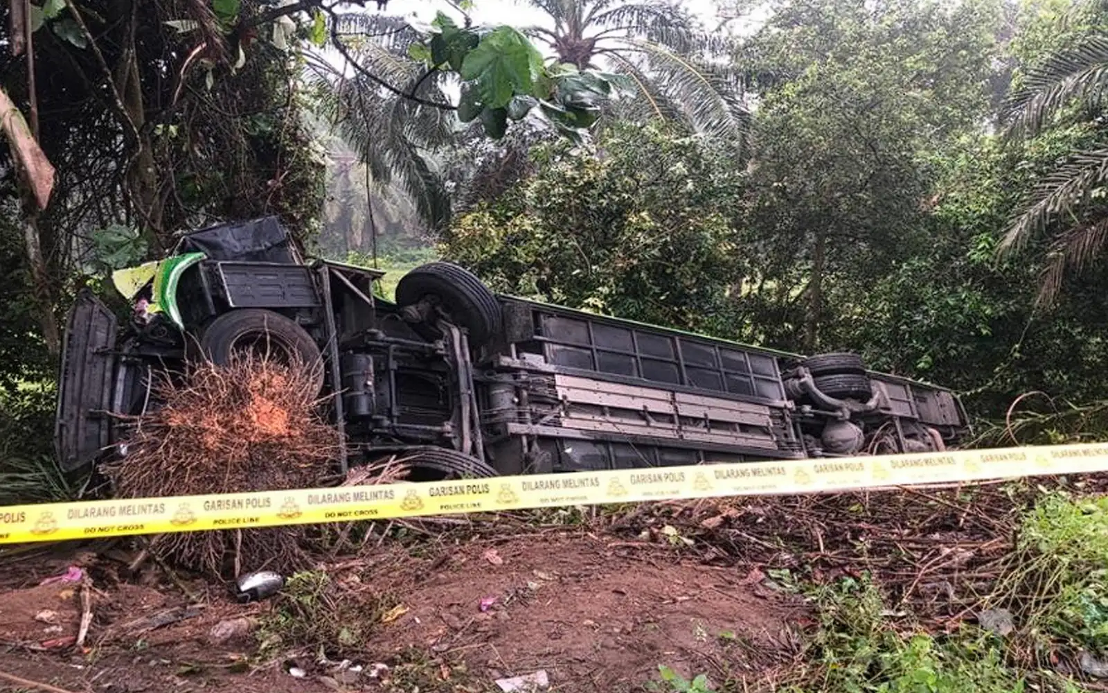 2 Killed, 37 Injured In Bus-trailer Crash In Rompin | FMT