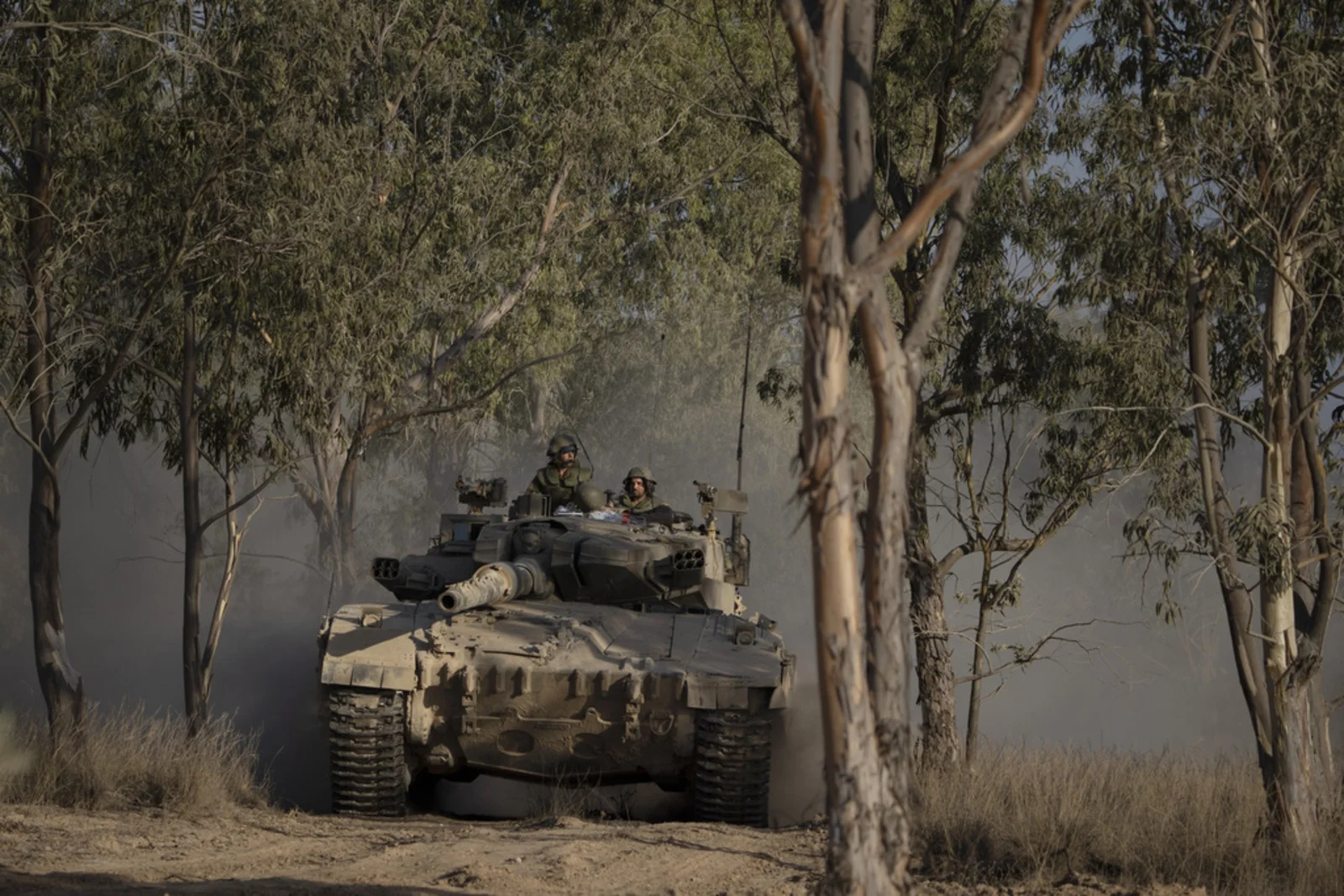 Israeli tanks advance into areas in north and south Gaza