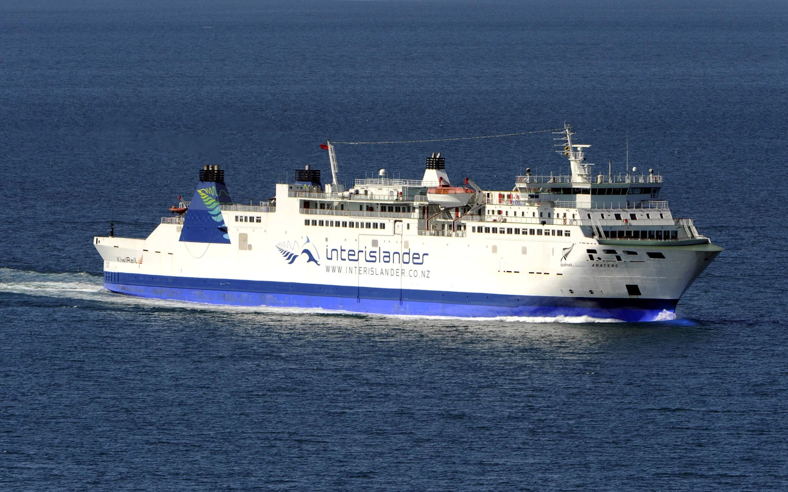 NZ ferry that ran aground is refloated