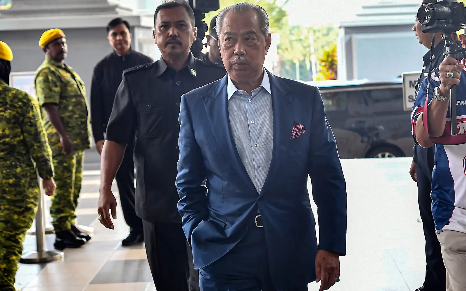 Muhyiddin dapat sementara pasport hadir graduasi cucu di London