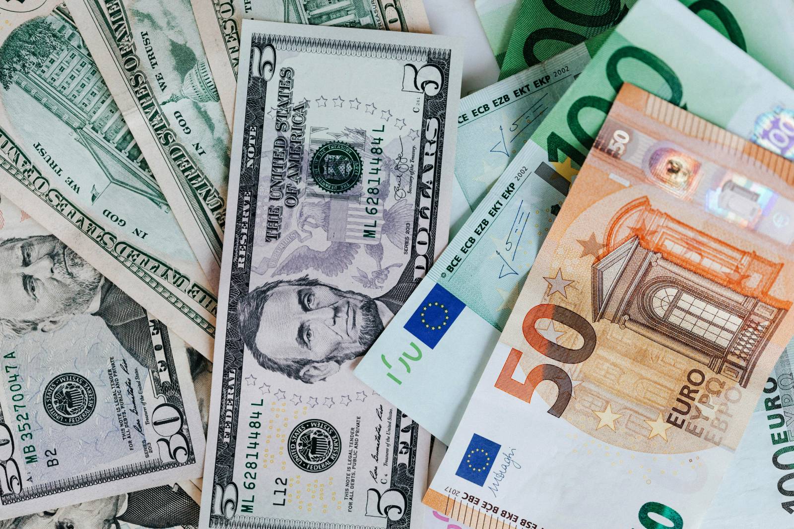 Dollar takes a breather, yen slips after BOJ | FMT