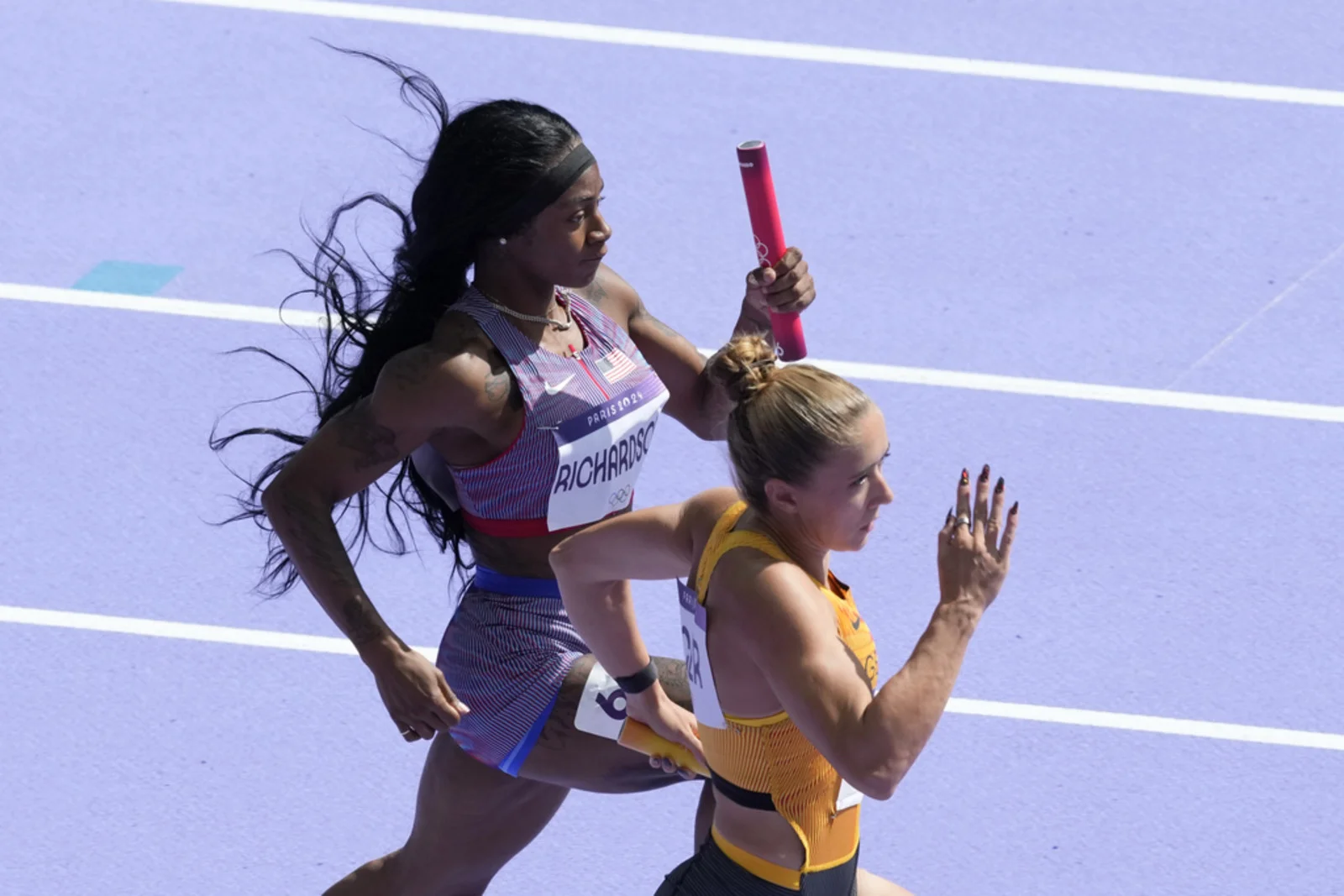 Richardson, Thomas guide US women into 4x100m relay final