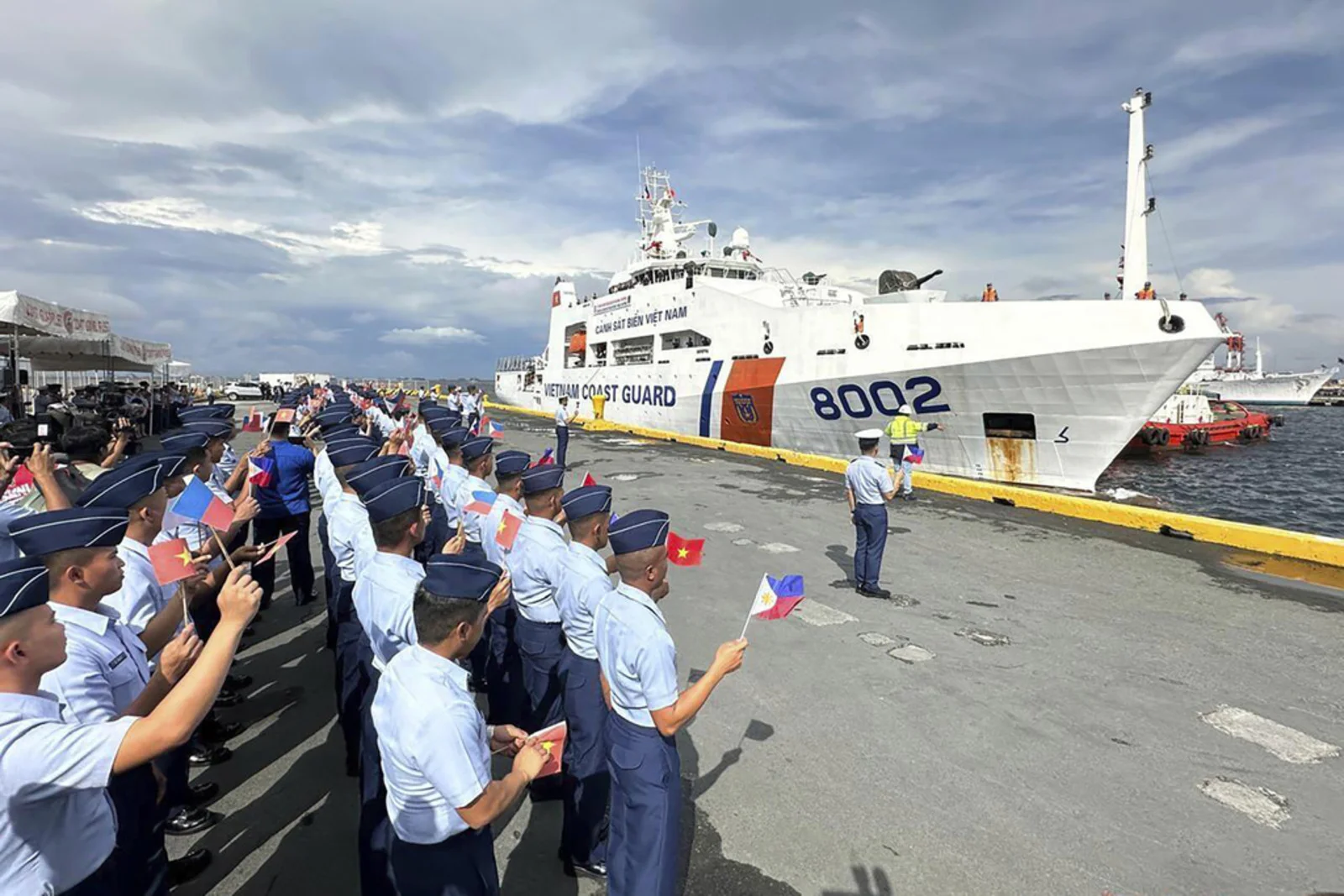 Philippines, Vietnam hold first ever joint coast guard exercise