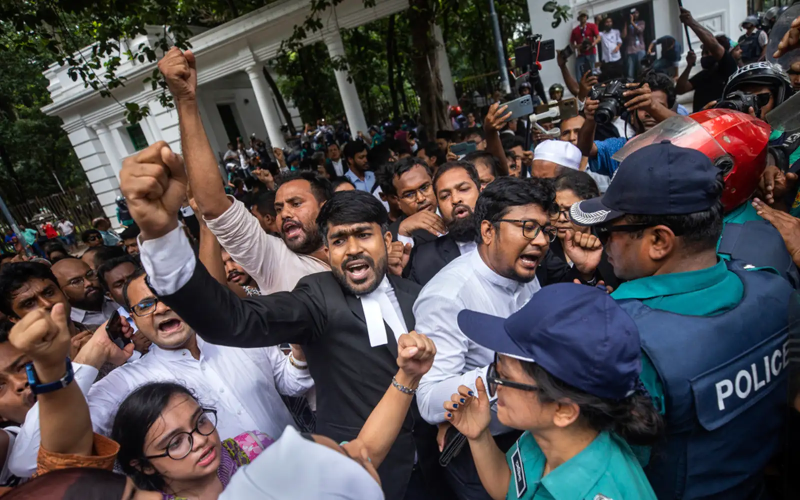 Rakyat dinasihat tangguh perjalanan tak penting ke Dhaka