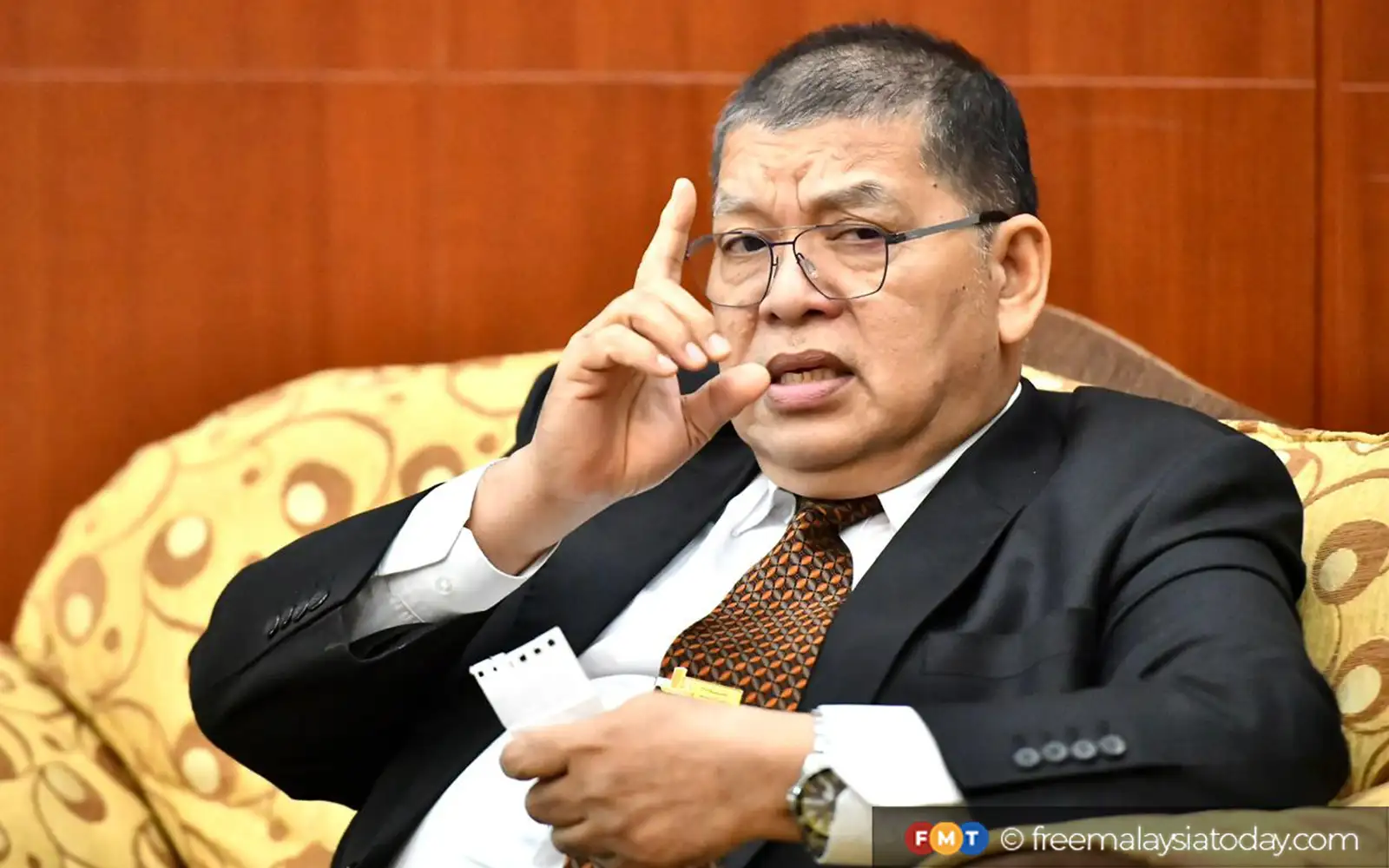 MPs who comment online despite being absent in Dewan under close watch