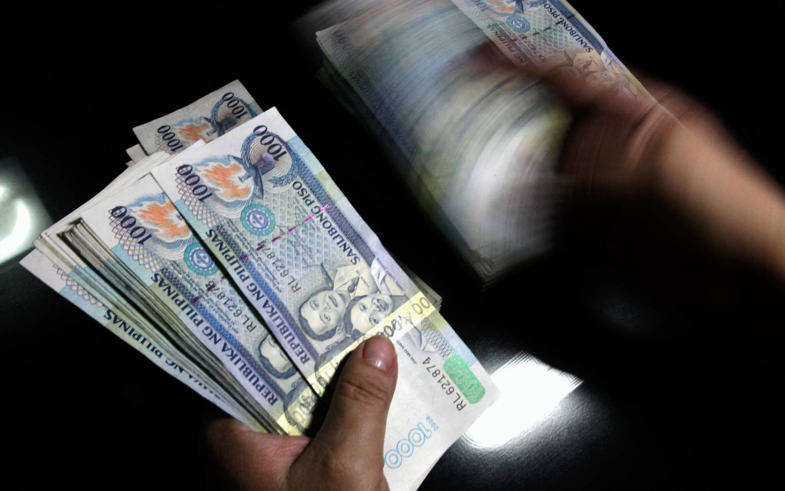 Philippines sells US.5bil of dollar bonds in Asia deal rush