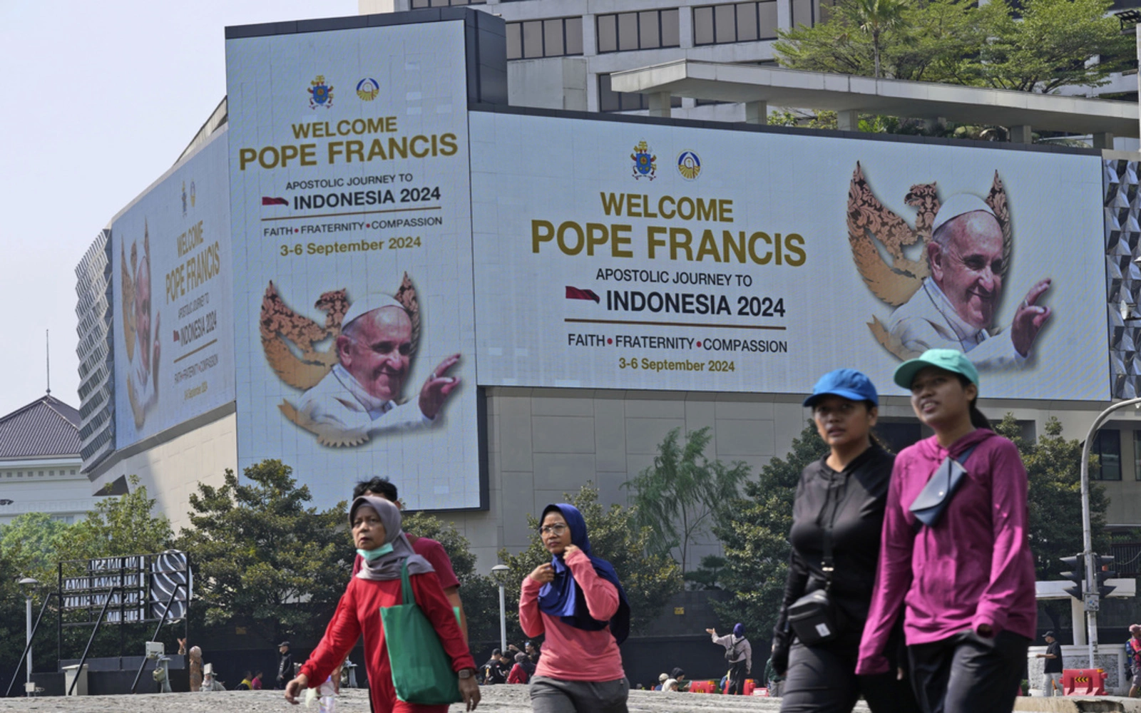 Pope heads to Indonesia, first stop in 4-nation tour