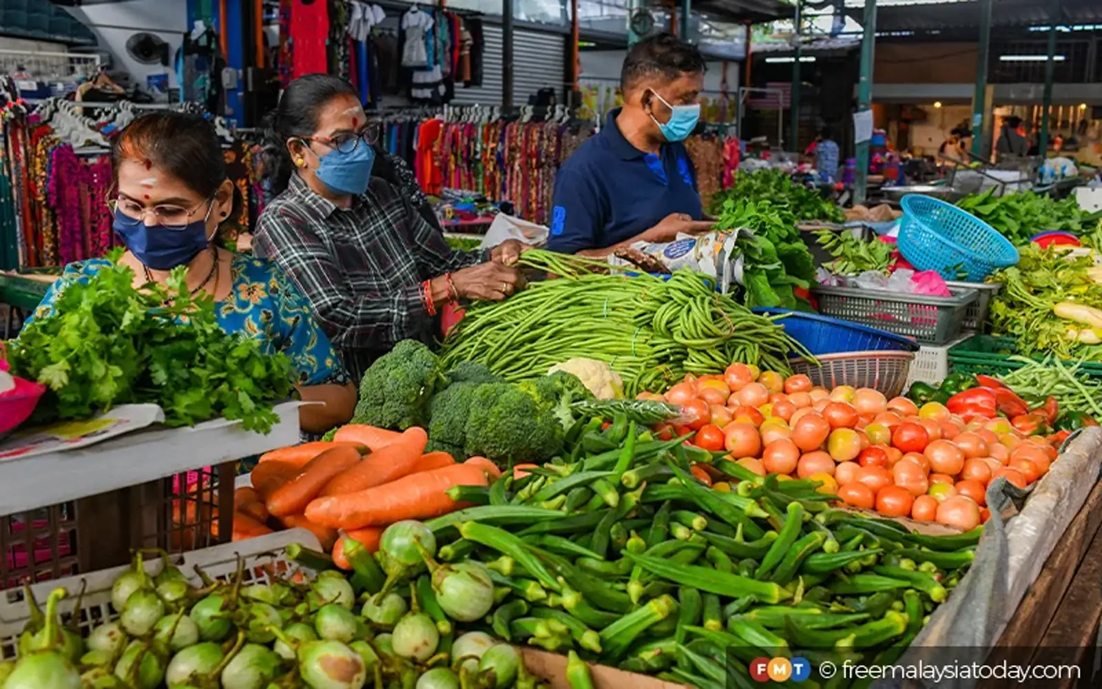 Harga 20 barangan segar turun lebih 10% Jun-Julai, kata Rafizi | FMT