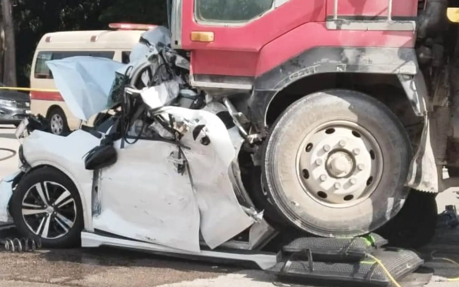 Woman killed as lorry crashes into cars at traffic lights