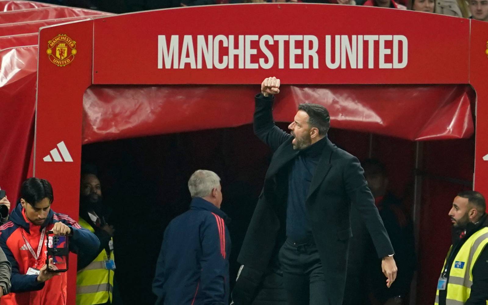 Van Nistelrooy hopes to remain at United after permanent boss named