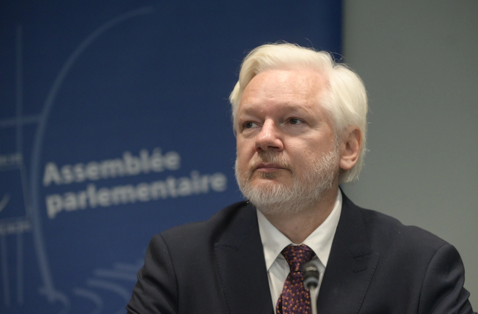 Julian-Assange-AP