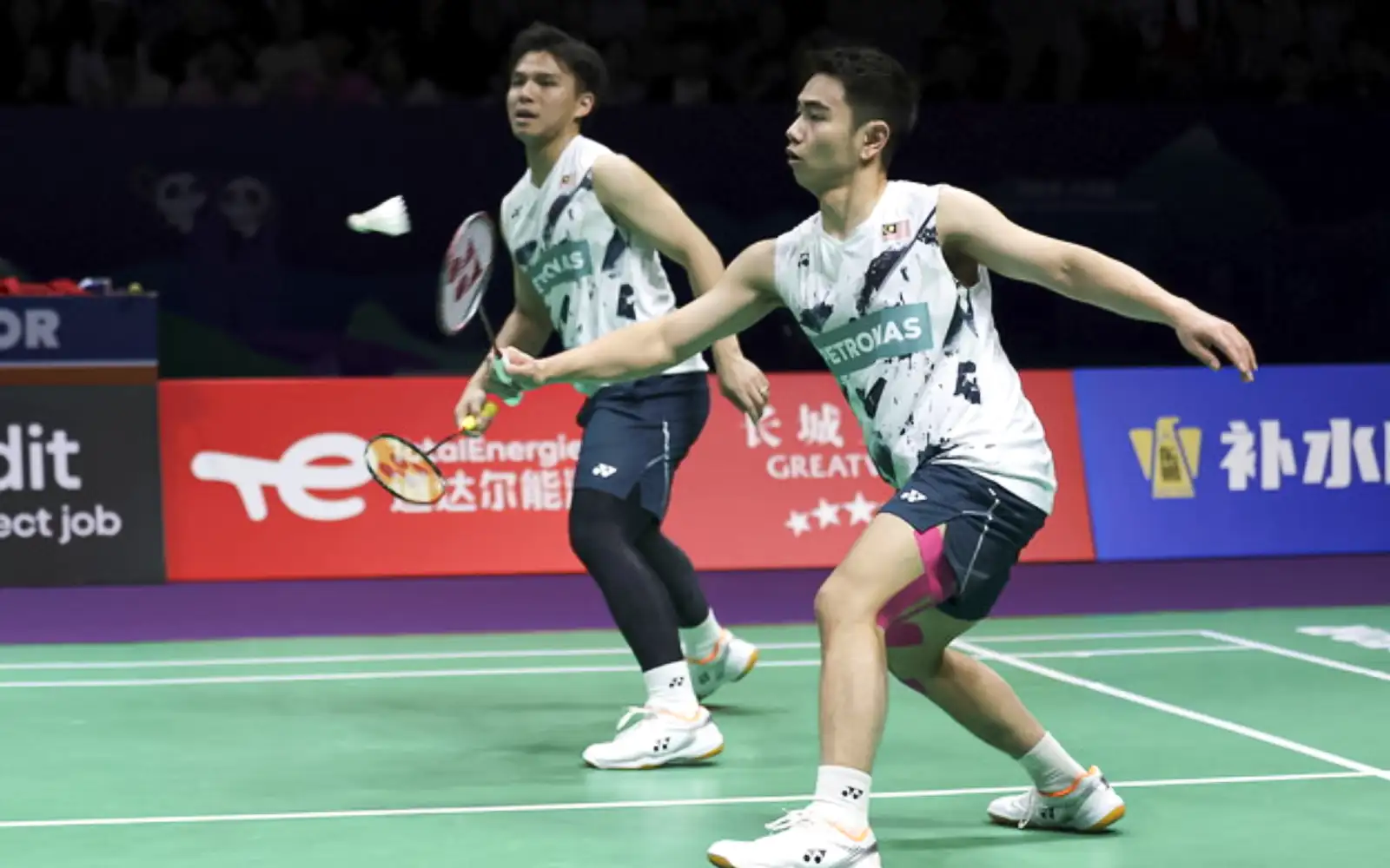 Sze Fei-Izzuddin oust world No 1 Chinese pair to enter Arctic final