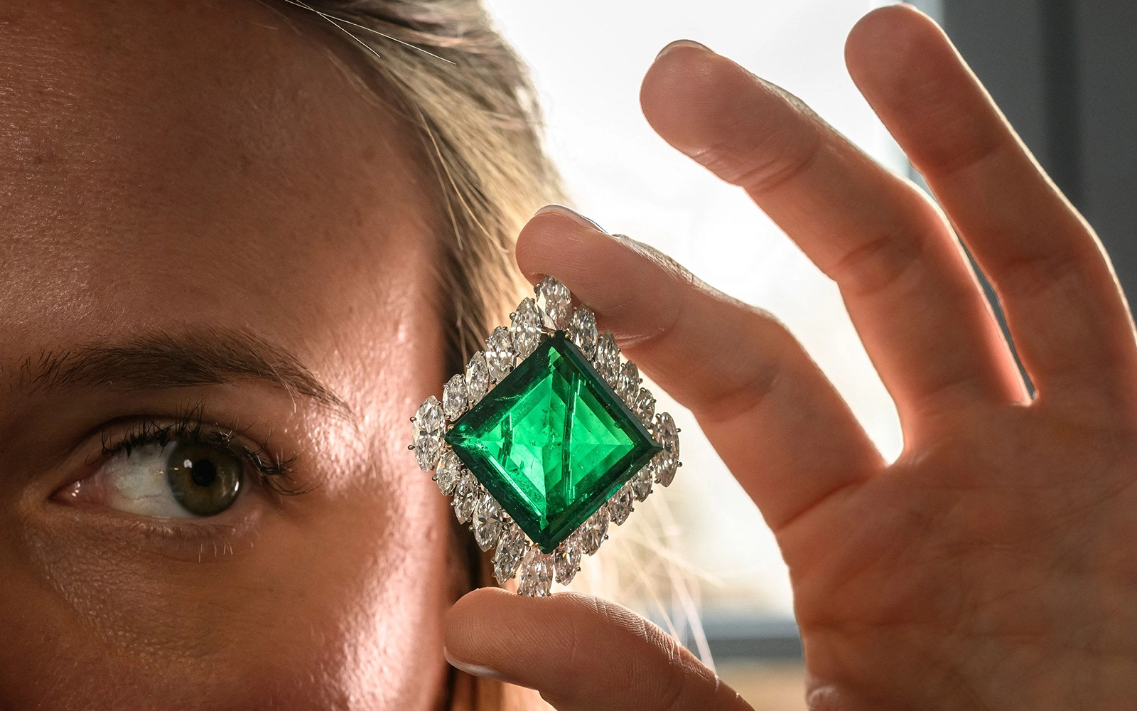 Aga Khan emerald fetches record USmil at auction