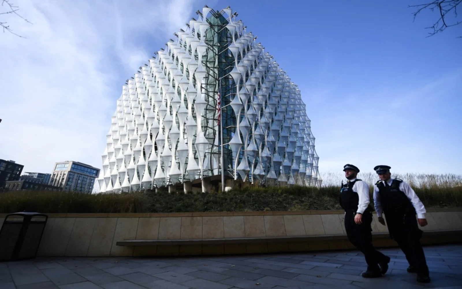 London cops investigating suspicious package near US embassy