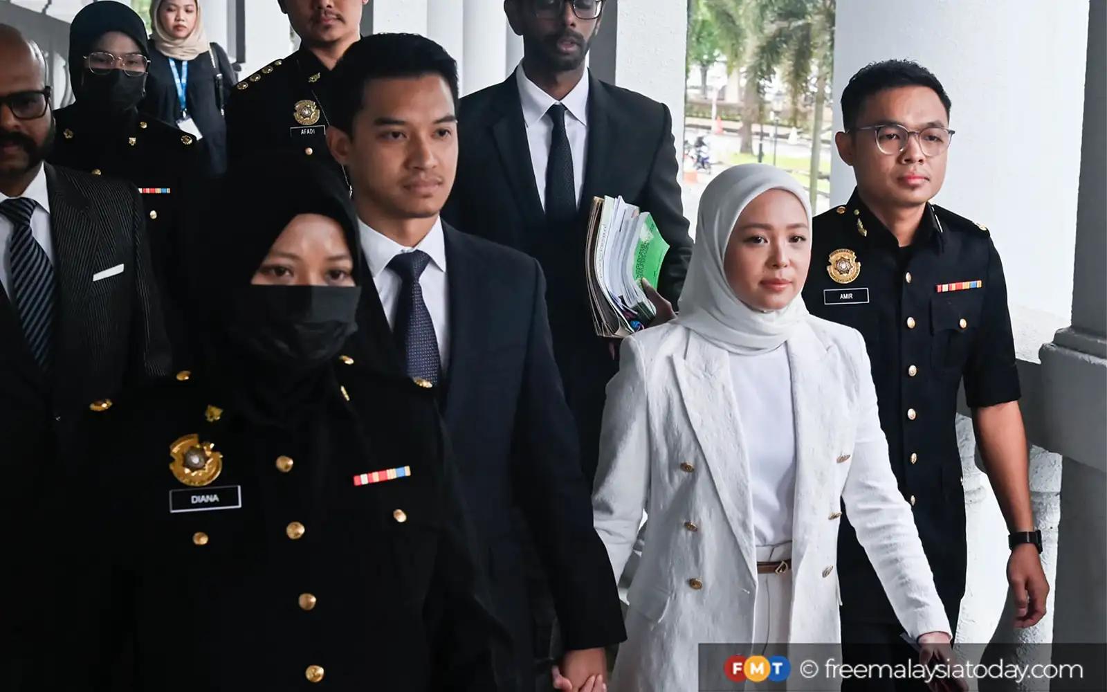 Datin Vivy Yusof dan suami