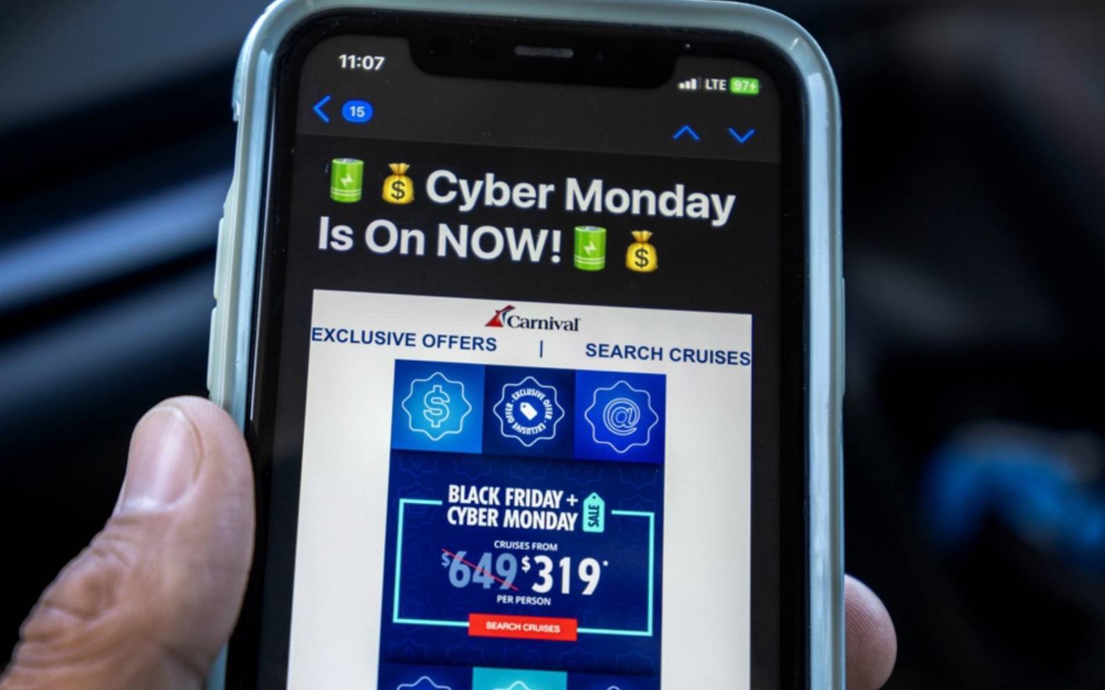 US retailers aim to cash in on Cyber Monday with steep online discounts