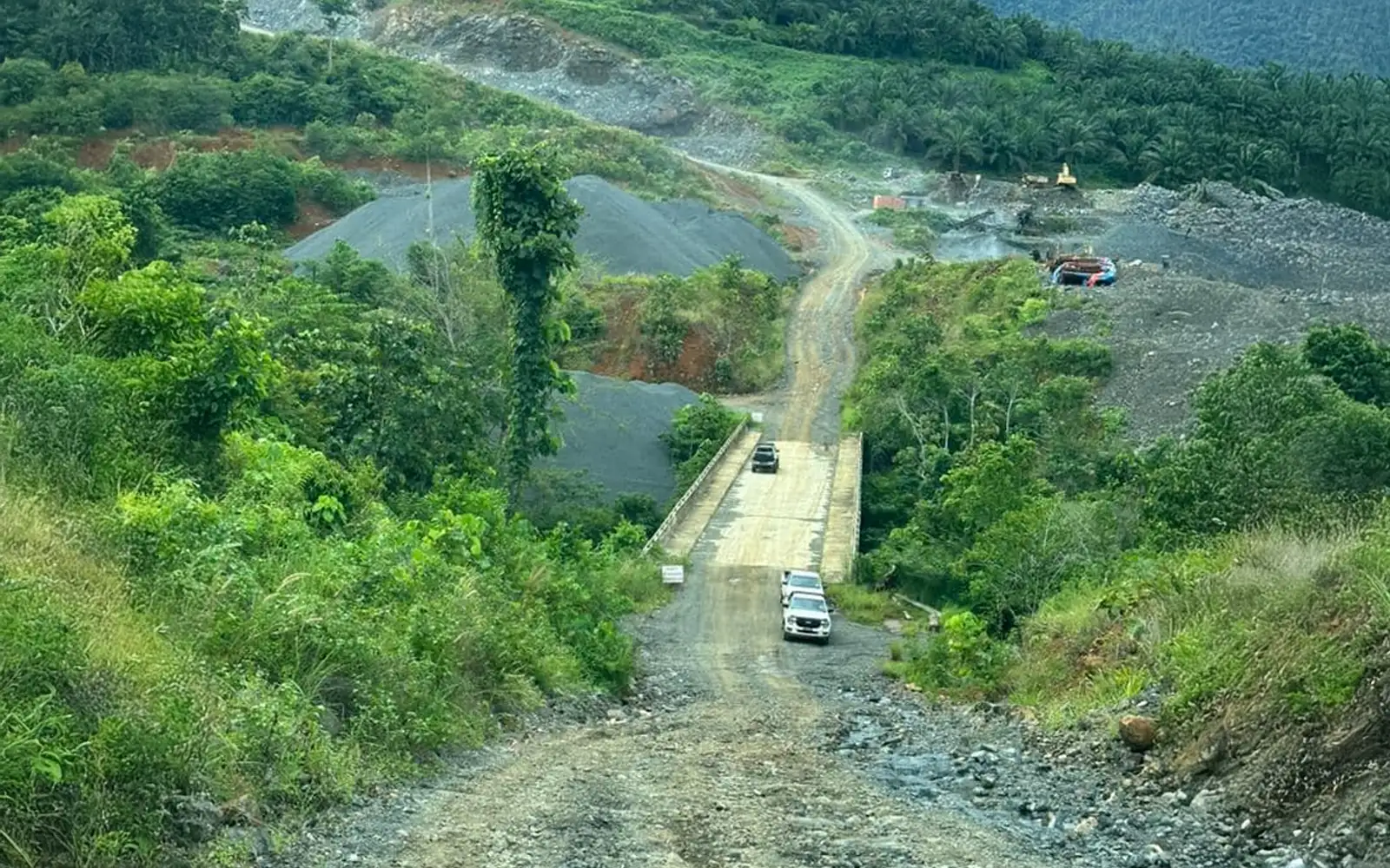 jalan berbukit tak berturap