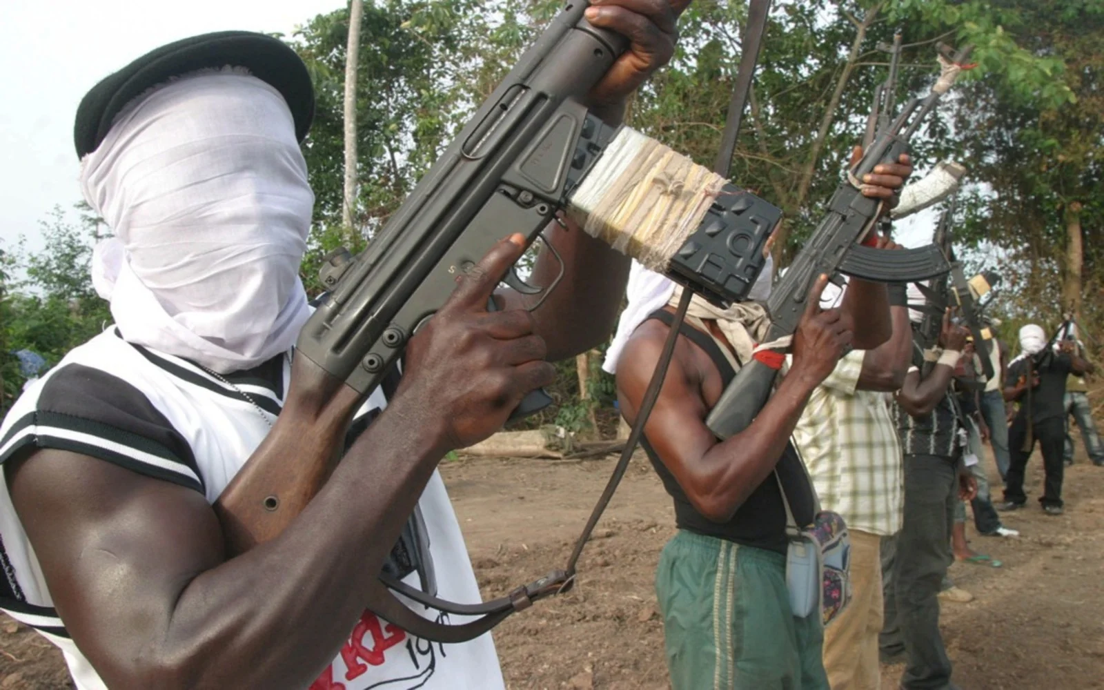 NIGERIA MILITANTS KIDNAP FOREIGN OIL WORKERS