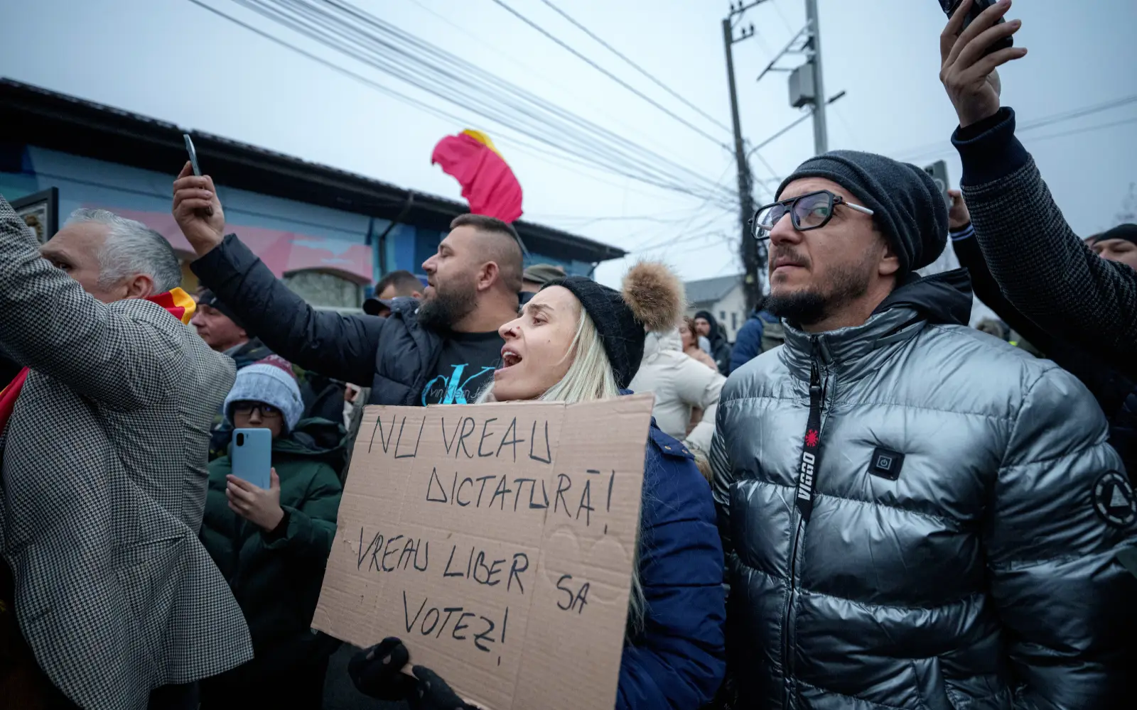 Romanians demand to vote after scrapped elections