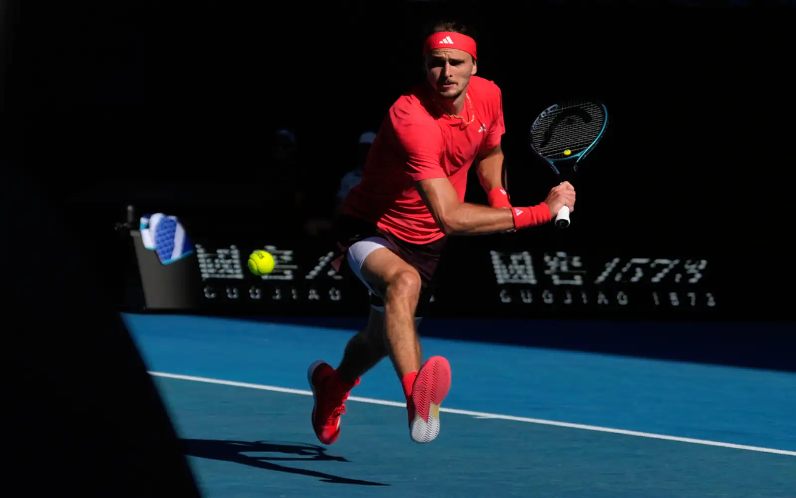 Zverev beats Paul and a feather to reach Melbourne semis