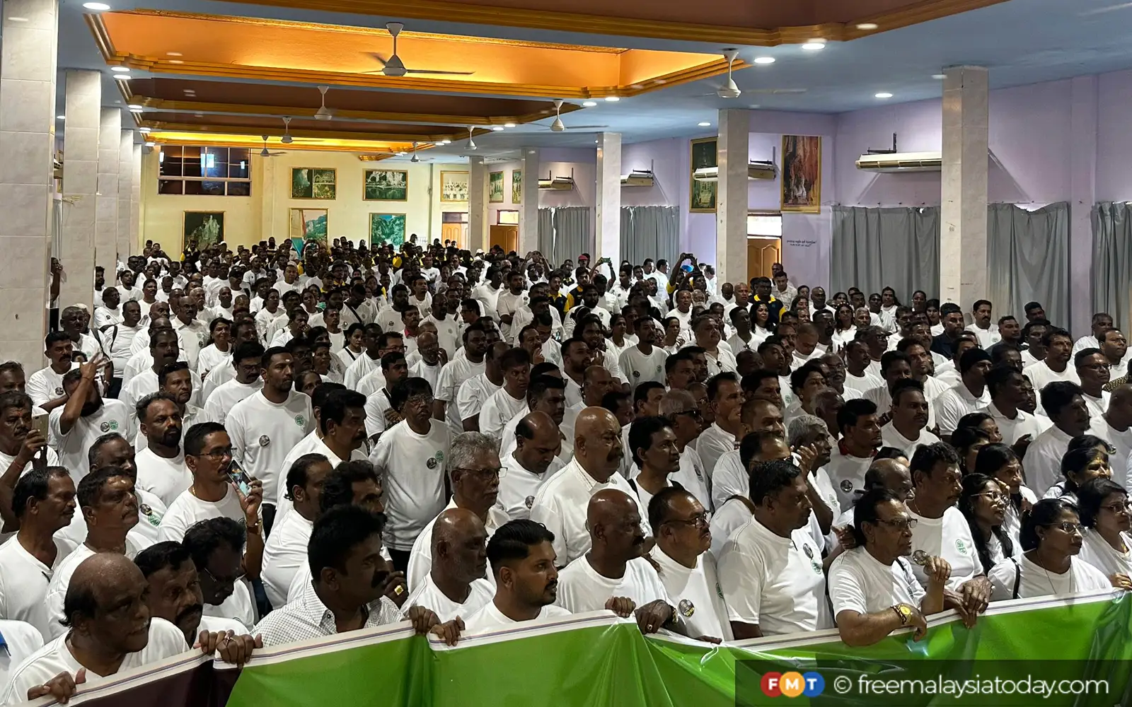 2,000 MIC members gather in Batu Caves to pray for Najib