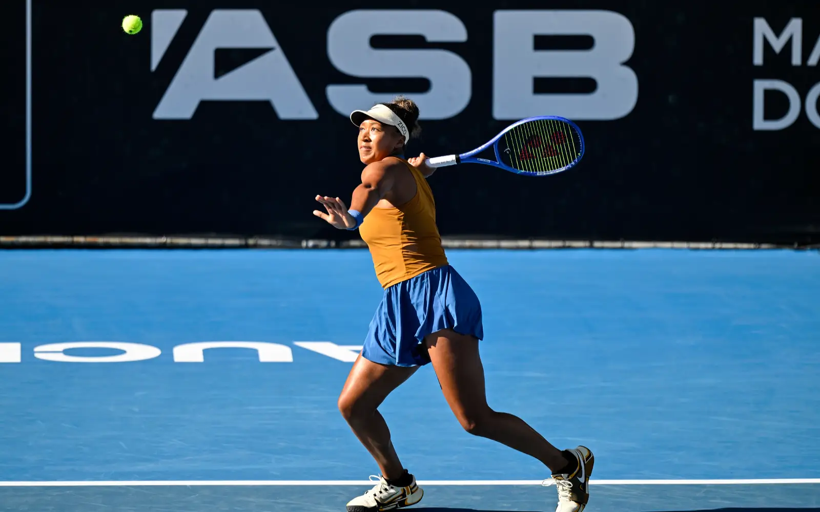 Tauson wins Auckland title after Osaka retires injured