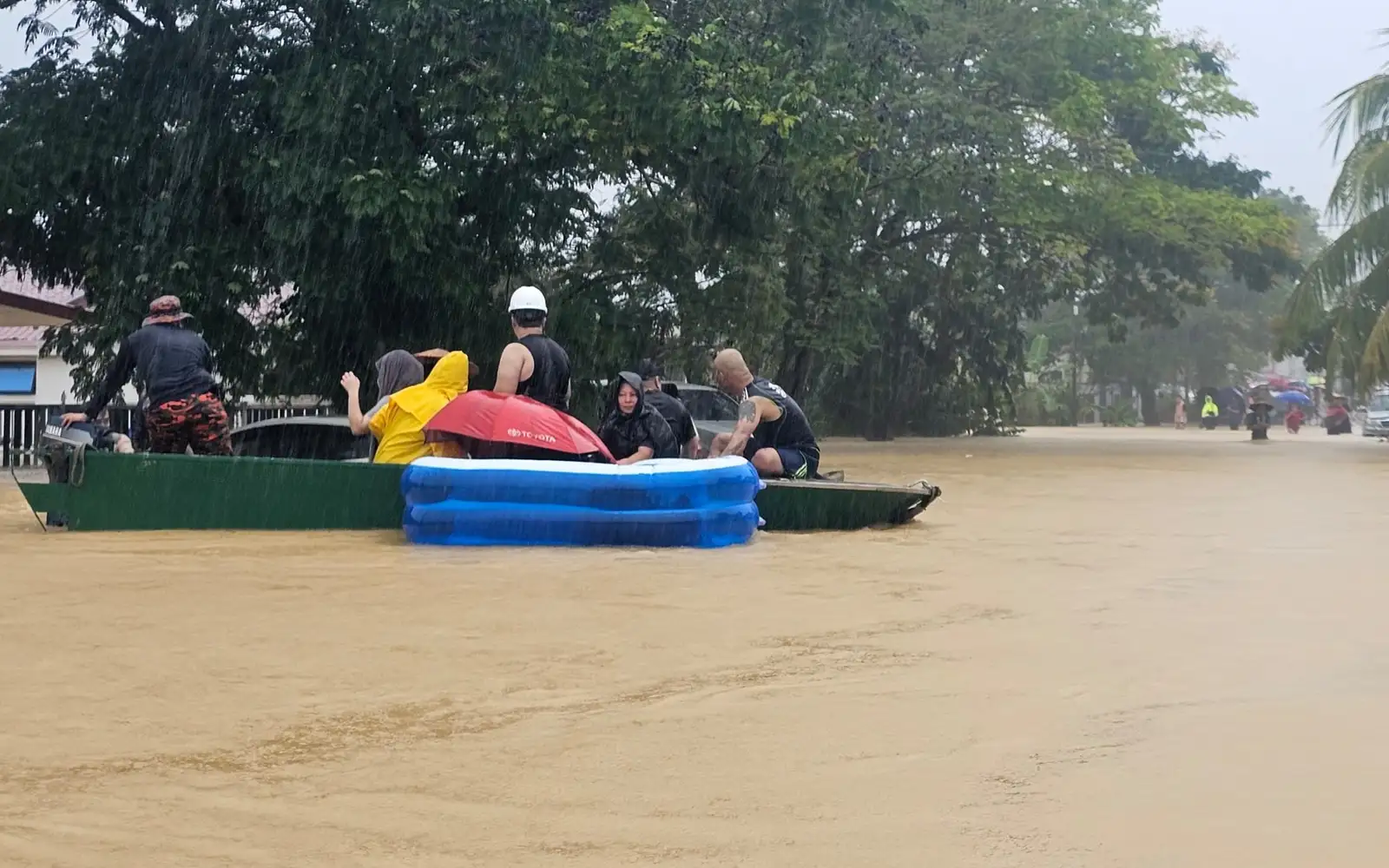 Mangsa di Sarawak meningkat, Sabah negeri terbaharu dilanda banjir