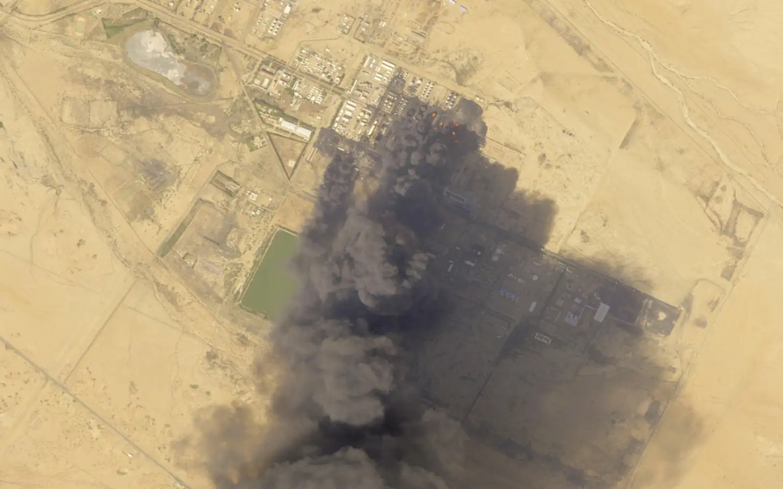 Sudanese paramilitary fighters kill 14 people fleeing besieged city