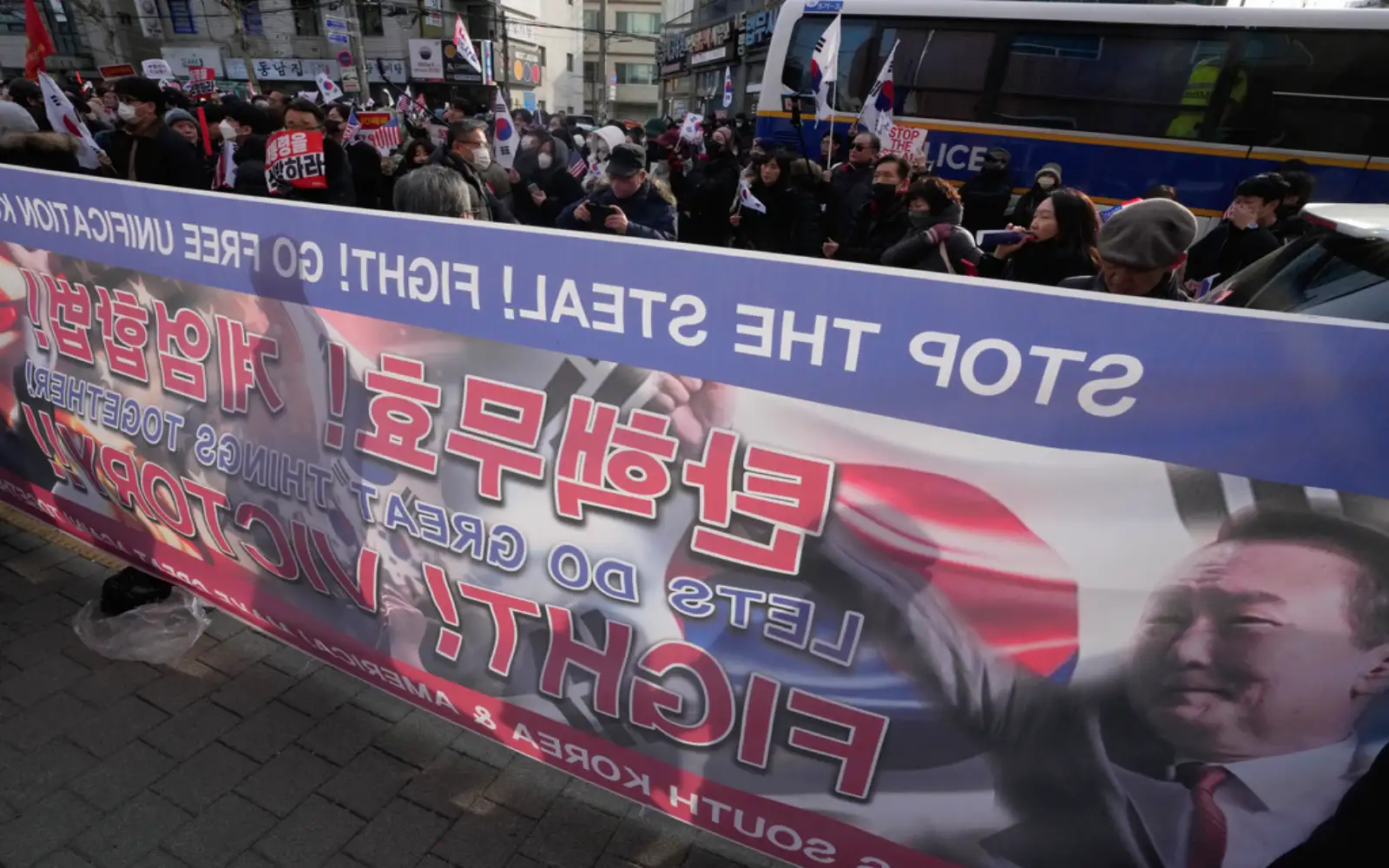 Protesters storm S. Korean court after Yoon’s detention extended