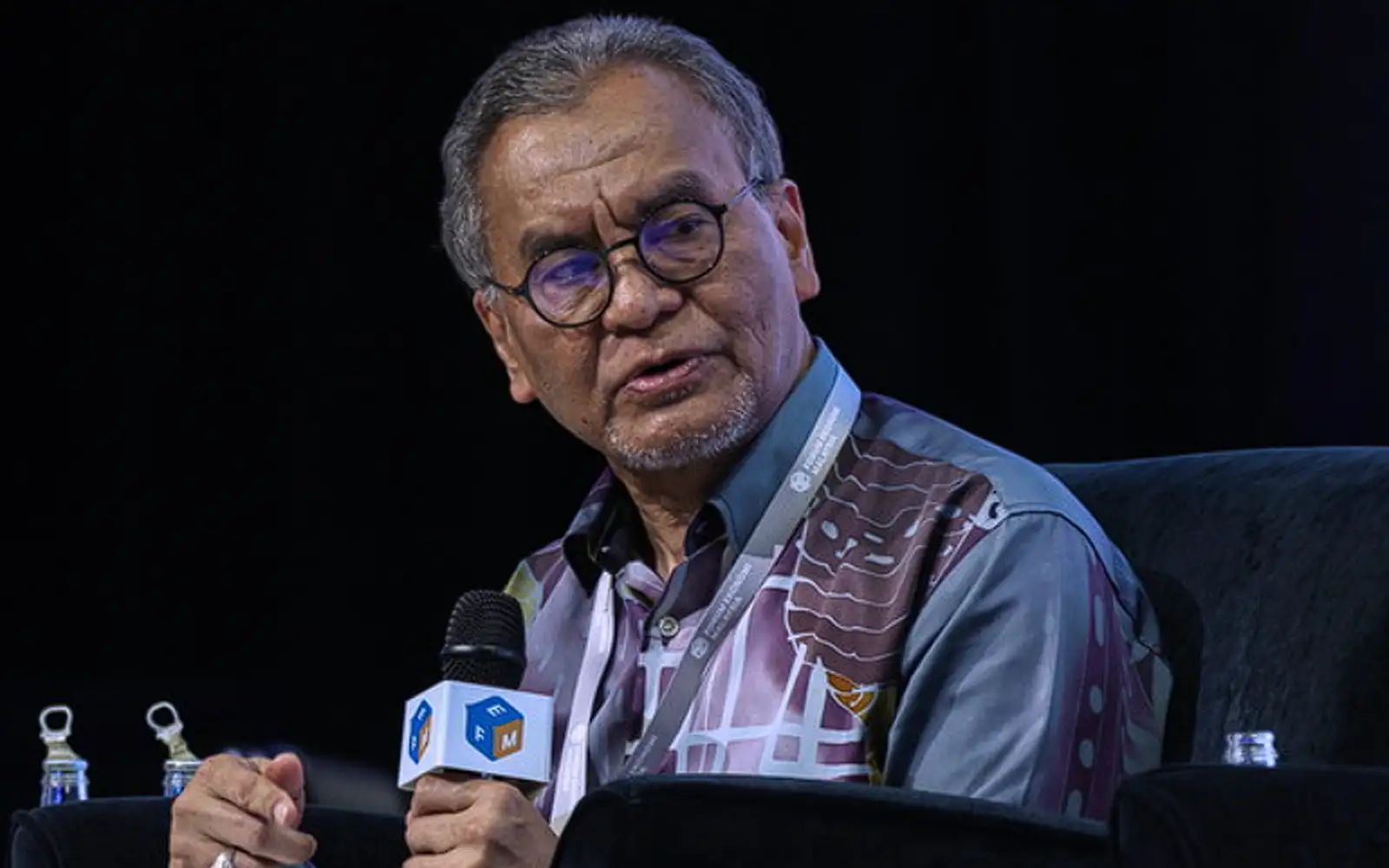 Sistem syif baharu pekerja jagaan kesihatan hanya cadangan, kata Dzulkefly