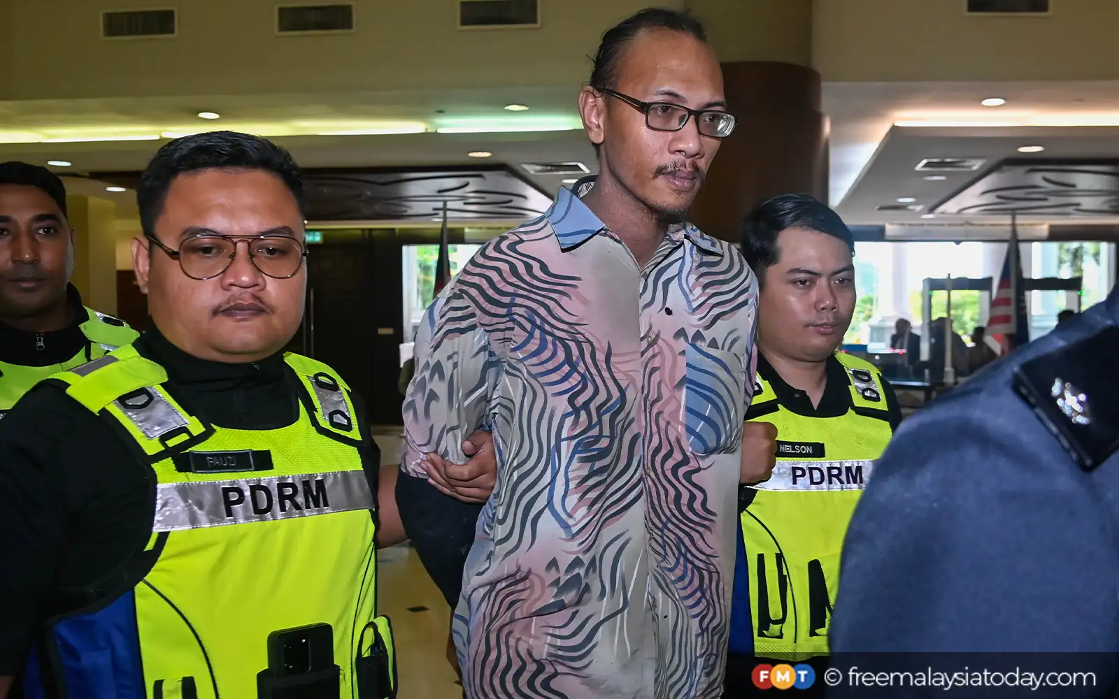 Tukang rumah dipenjara 5 bulan, denda ugut keluarga Harith Iskander