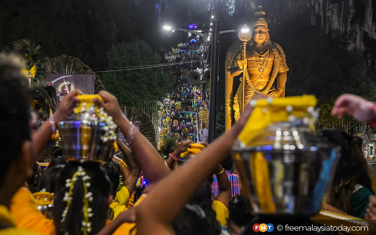 THAIPUSAM NIGHT KAVADIS - BATU CAVES