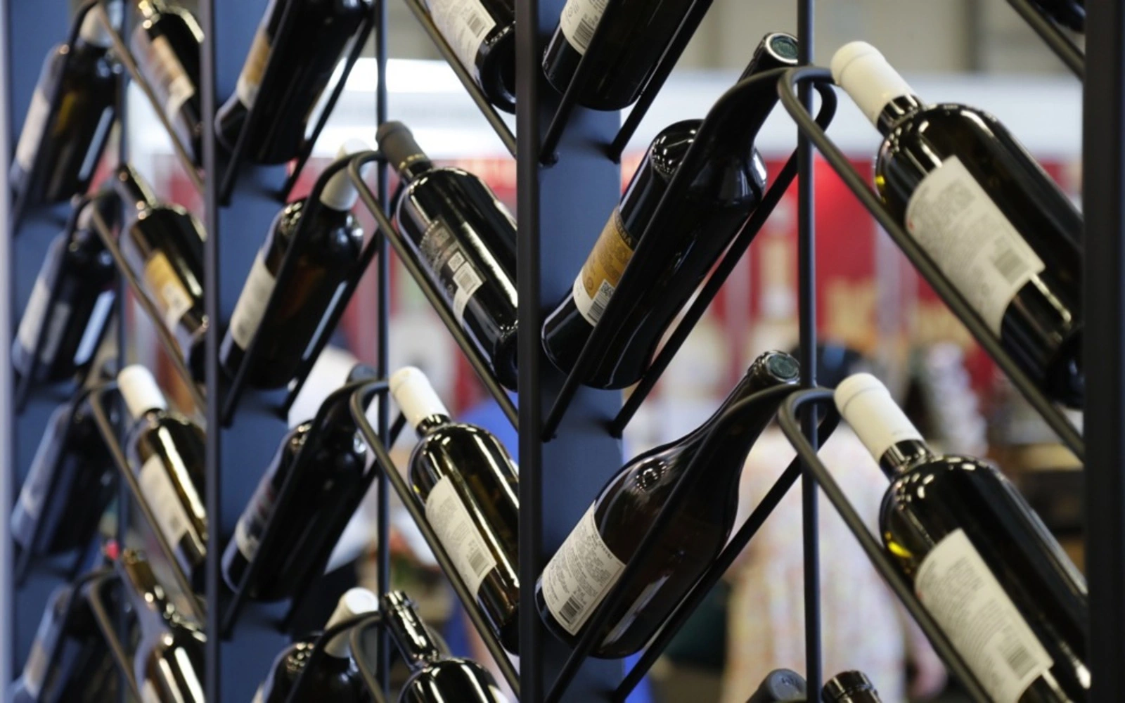 Trump threatens 200 wine tariff if eu does not remove whiskey tariff fmt
