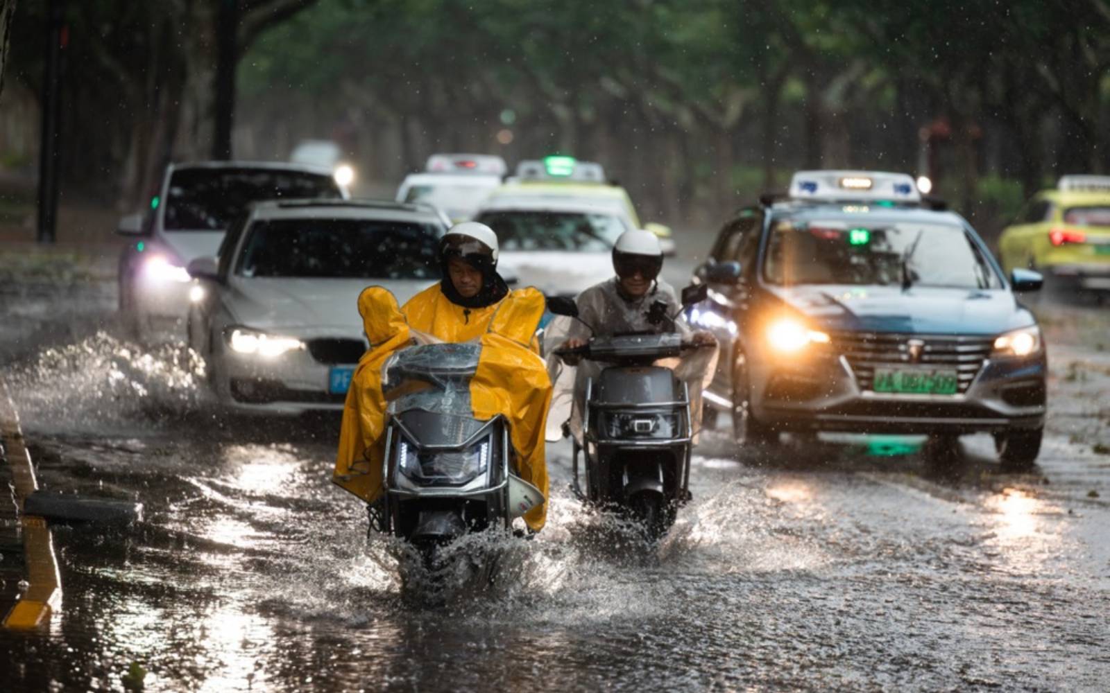 Shanghai relocates over 280,000 people due to tropical storm | FMT