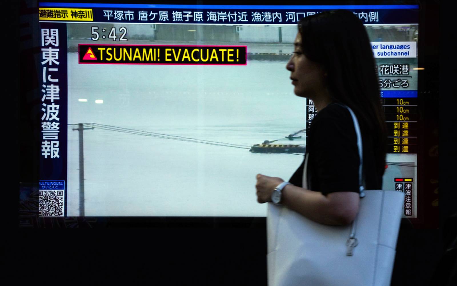 Millions evacuate in face of Pacific tsunamis after Russias quake