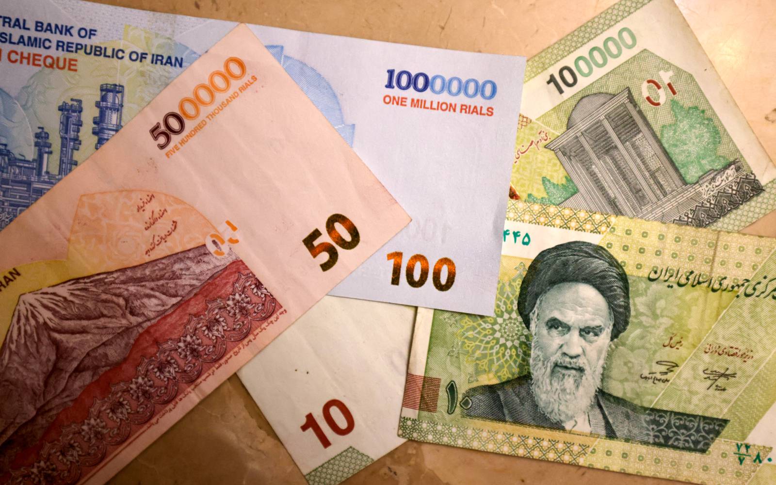 Iran moves to remove zeros from plunging national currency