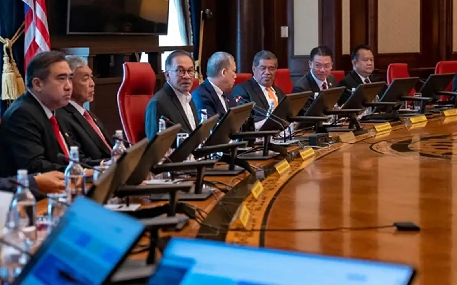 anwar ibrahim cabinet meeting