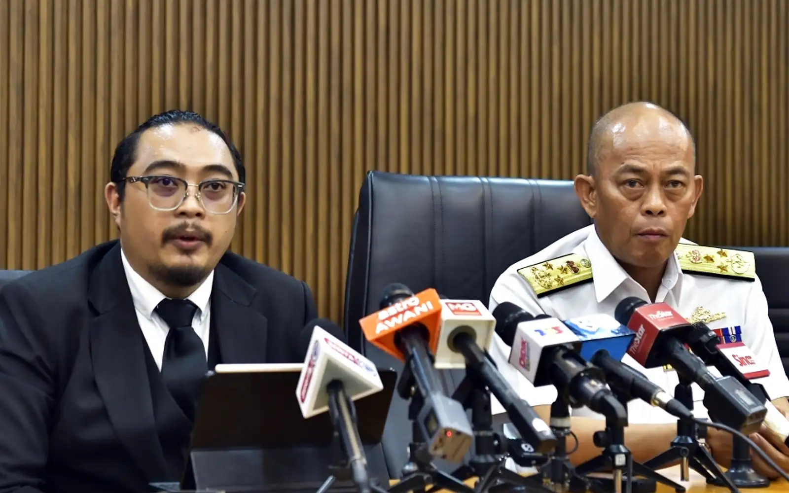 Education Centre president Sabri Zali and his lawyer, Firdaus Jumaludin, bernama pic 2126