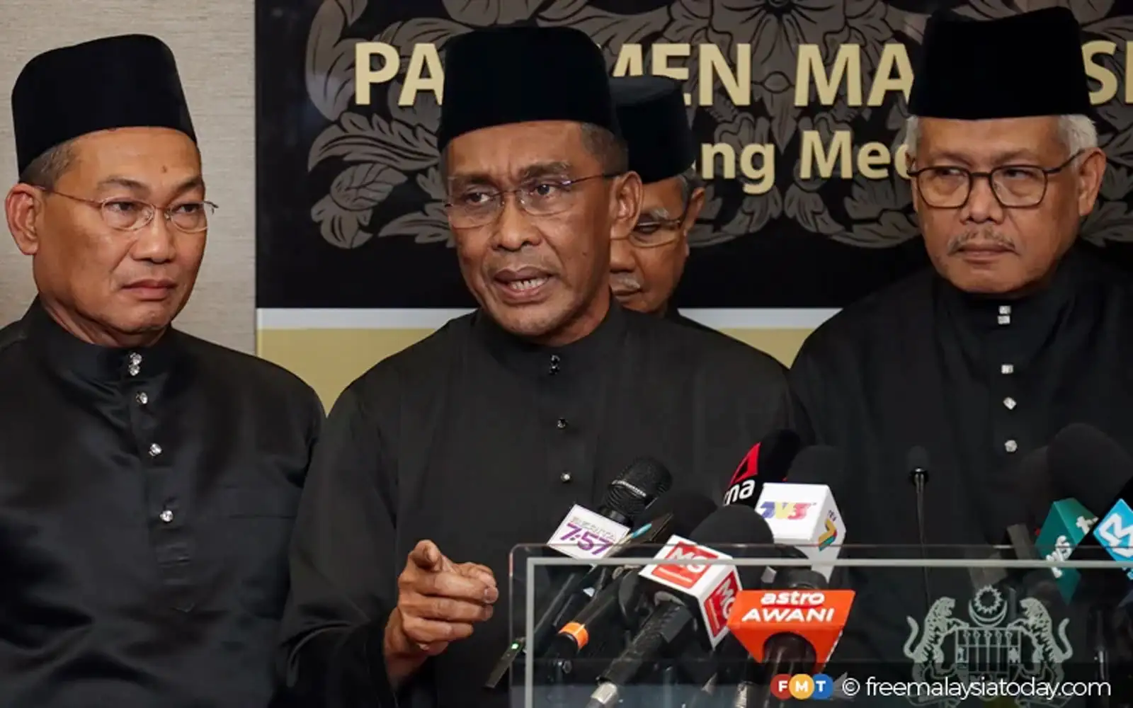 hamzah zainudin n takiyuddin hassan