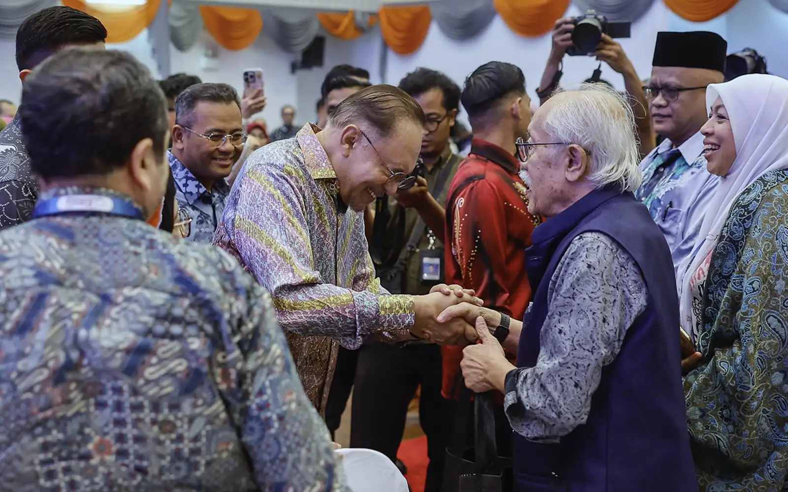 Anwar Ibrahim Gabungan Persatuan Penulis Nasional (GAPENA) bernama pic 10226